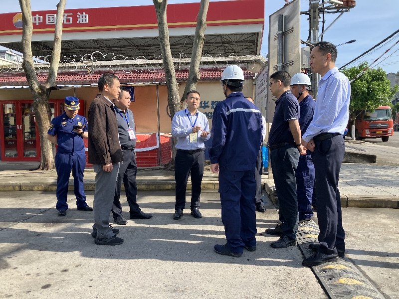 谭小益督导检查“五一”节前安全生产、食药安全、特种...