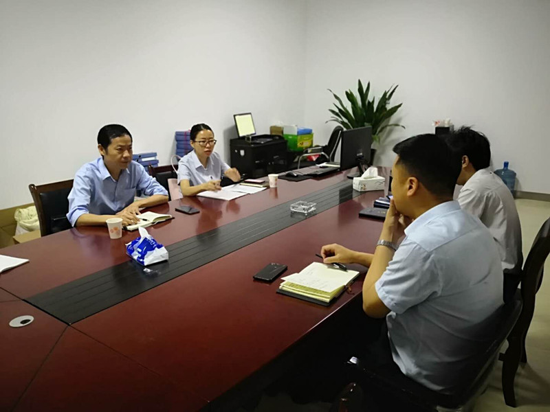 县<font color='red'>行政</font>审批<font color='red'>局</font>走访服务企业
